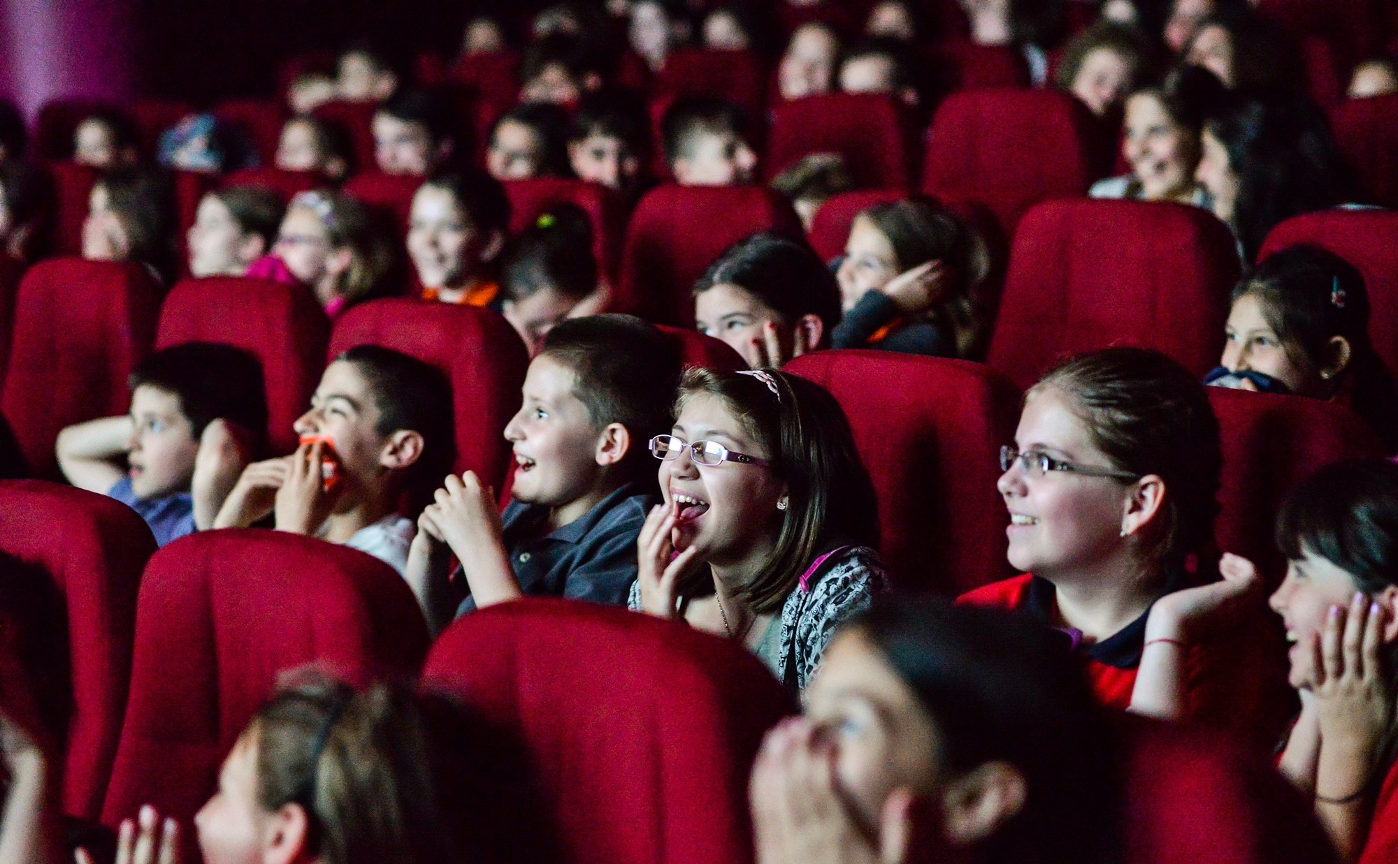 You are currently viewing Filme și ateliere de cinema pentru elevi, la Sunscreen Film & Arts Festival